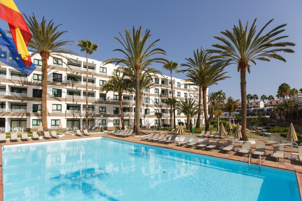 Apartamentos Walhalla — Swimming pool in Playa del Ingles, Canary Islands