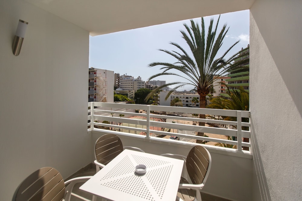 Apartamentos Walhalla — Hotel rooms in Playa del Ingles, Canary Islands