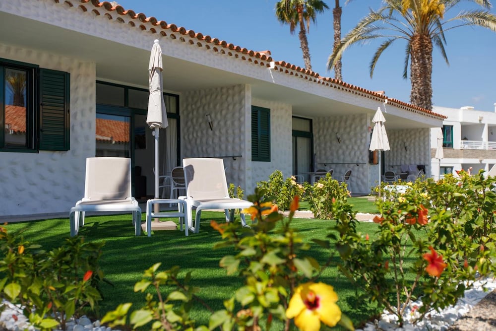Apartamentos Walhalla — Hotel building in Playa del Ingles, Canary Islands