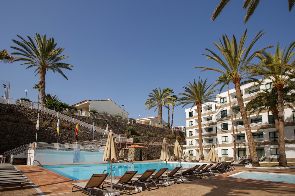 Apartamentos Walhalla — Swimming pool in Playa del Ingles, Canary Islands