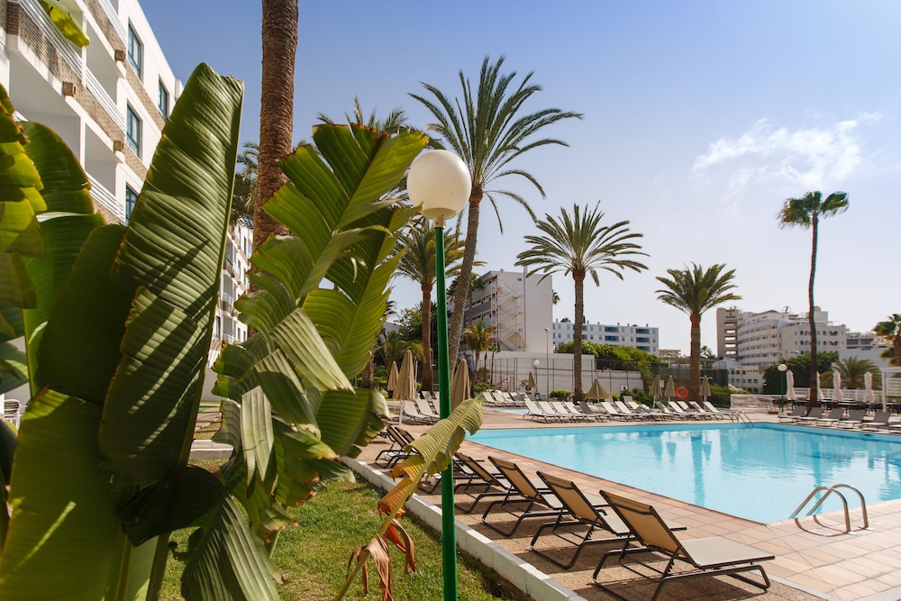 Apartamentos Walhalla — Swimming pool in Playa del Ingles, Canary Islands
