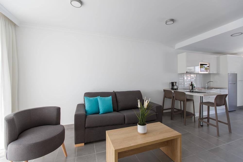 Apartamentos Walhalla — Hotel rooms in Playa del Ingles, Canary Islands