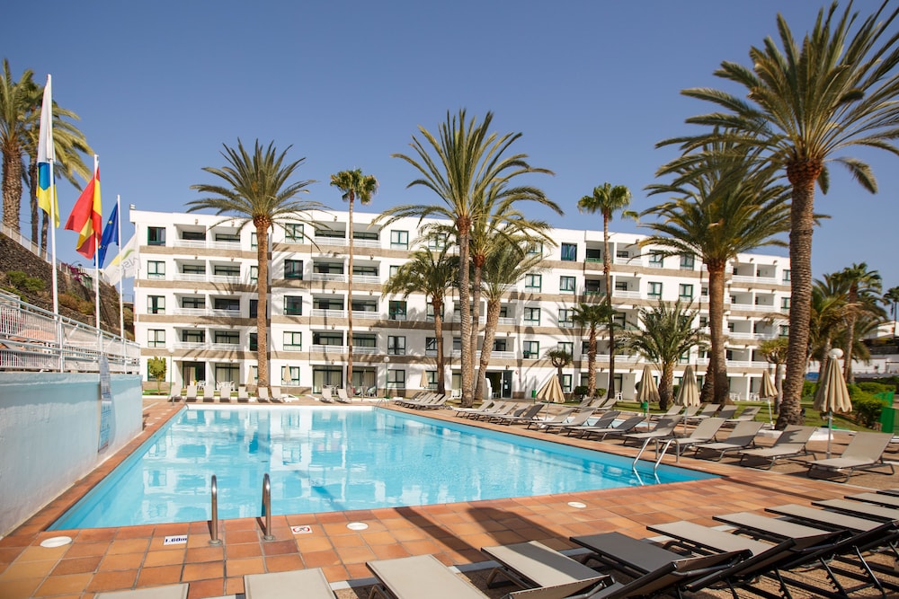Apartamentos Walhalla — Swimming pool in Playa del Ingles, Canary Islands