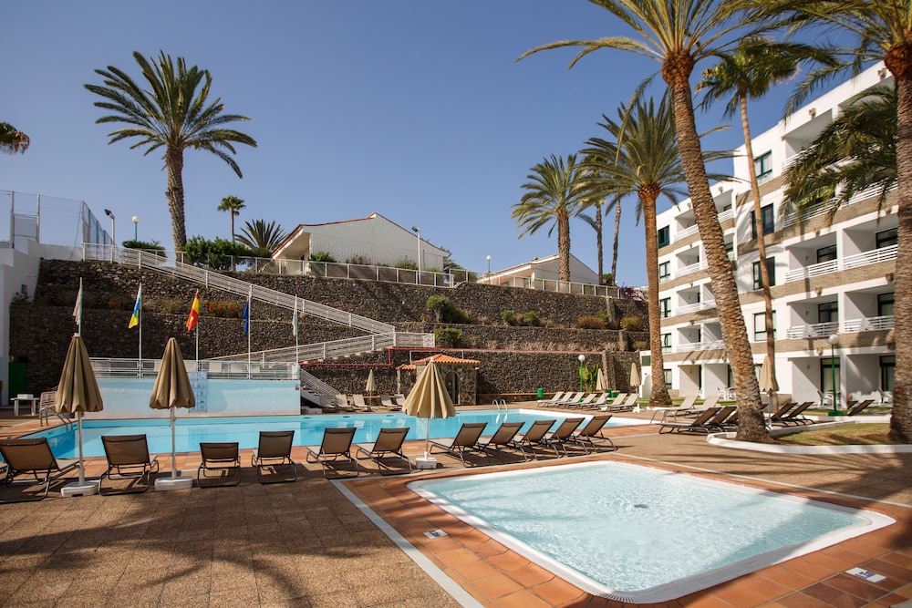 Apartamentos Walhalla — Swimming pool in Playa del Ingles, Canary Islands