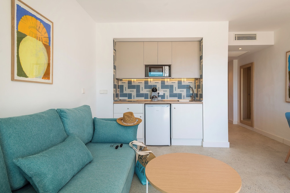 A10 Sol de Alcudia Apartamentos — Hotel rooms in Alcudia, Balearic Islands