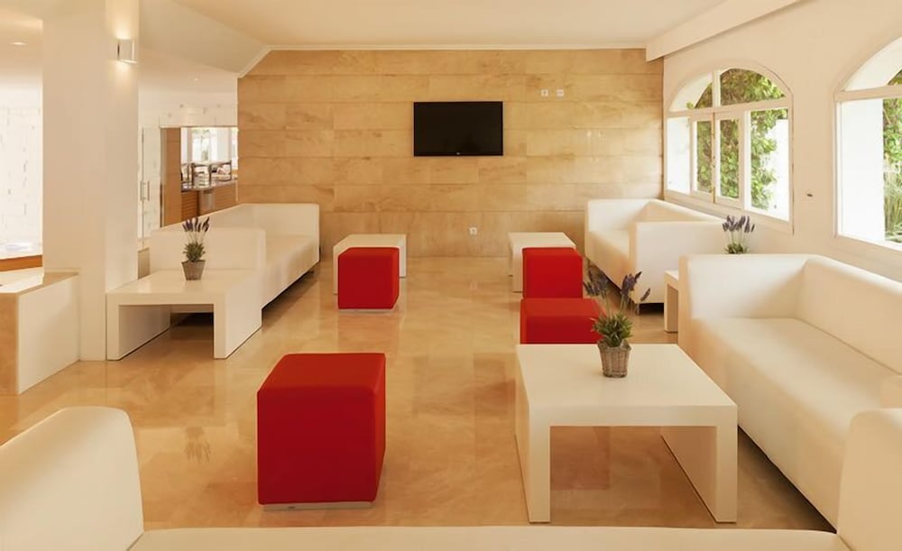 A10 Sol de Alcudia Apartamentos — Hotel building in Alcudia, Balearic Islands