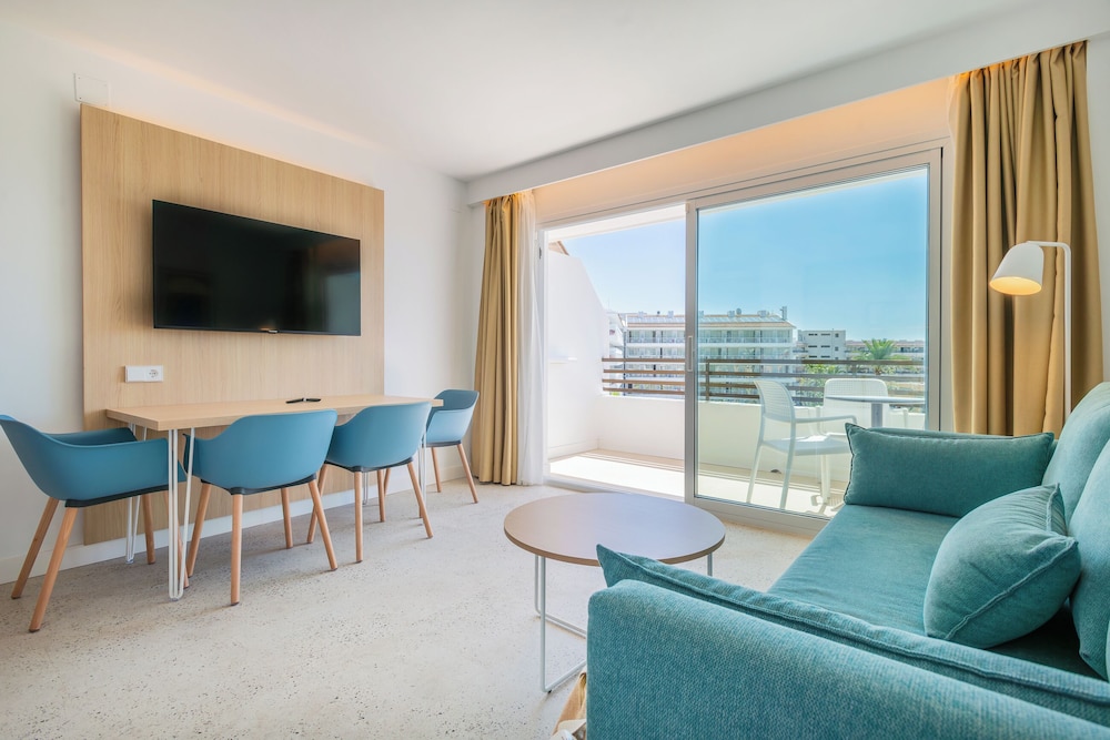 A10 Sol de Alcudia Apartamentos — Hotel rooms in Alcudia, Balearic Islands