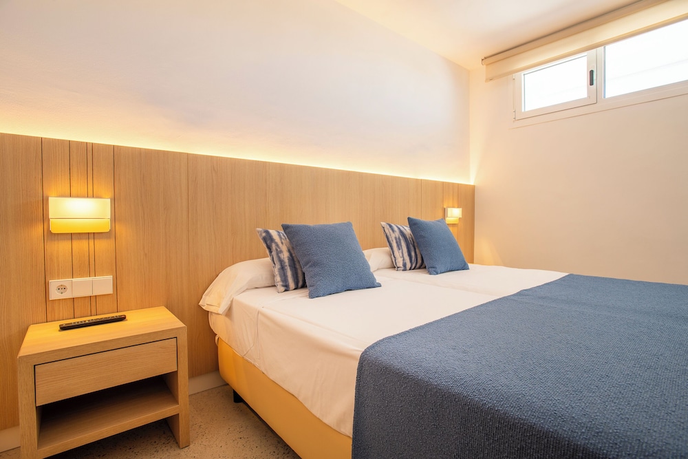 A10 Sol de Alcudia Apartamentos — Hotel rooms in Alcudia, Balearic Islands