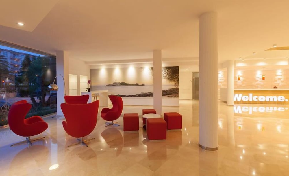 A10 Sol de Alcudia Apartamentos — Hotel building in Alcudia, Balearic Islands