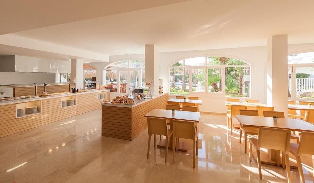 A10 Sol de Alcudia Apartamentos — Restaurant & bars in Alcudia, Balearic Islands