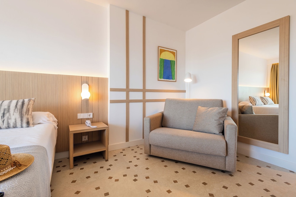 A10 Sol de Alcudia Apartamentos — Hotel rooms in Alcudia, Balearic Islands