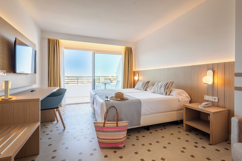 A10 Sol de Alcudia Apartamentos — Hotel rooms in Alcudia, Balearic Islands