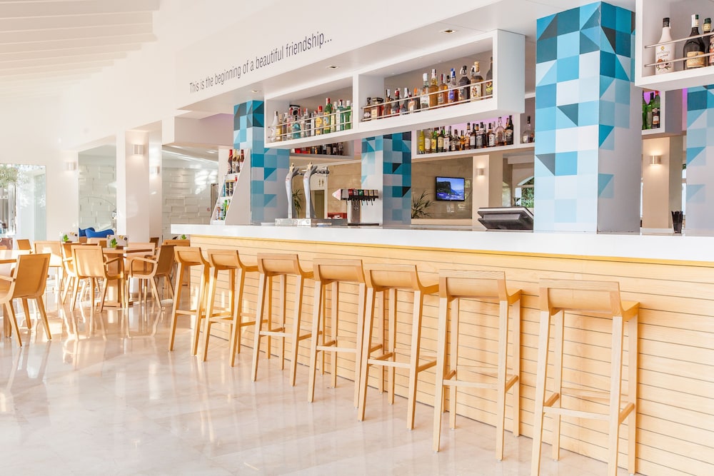 A10 Sol de Alcudia Apartamentos — Restaurant & bars in Alcudia, Balearic Islands