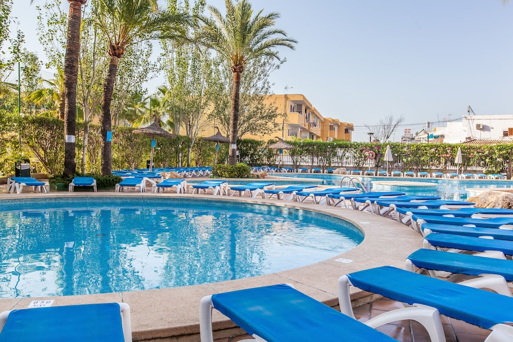 A10 Sol de Alcudia Apartamentos — Swimming pool in Alcudia, Balearic Islands