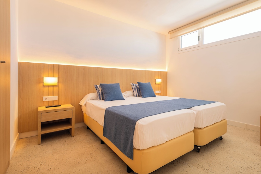 A10 Sol de Alcudia Apartamentos — Hotel rooms in Alcudia, Balearic Islands