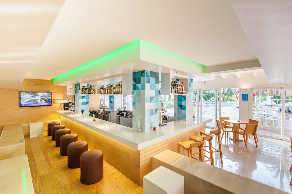 A10 Sol de Alcudia Apartamentos — Restaurant & bars in Alcudia, Balearic Islands