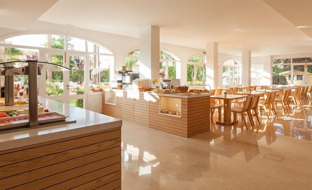 A10 Sol de Alcudia Apartamentos — Restaurant & bars in Alcudia, Balearic Islands
