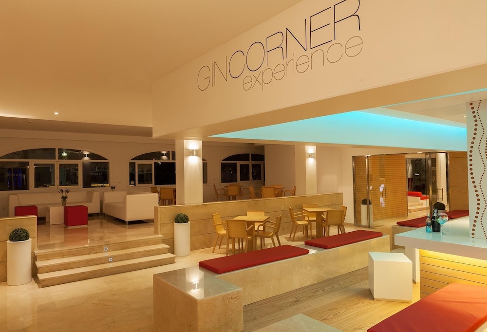 A10 Sol de Alcudia Apartamentos — Restaurant & bars in Alcudia, Balearic Islands