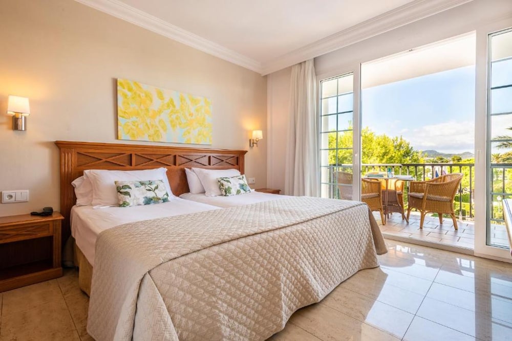 Inturotel Sa Marina — Hotel rooms in Cala d´Or, Balearic Islands