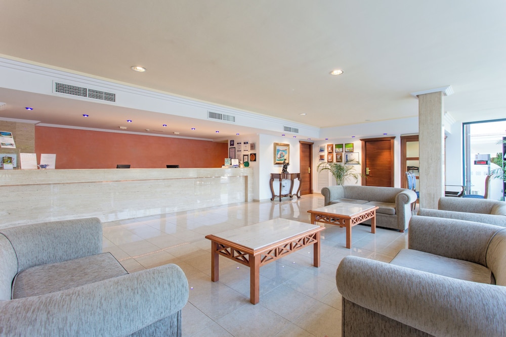 Inturotel Sa Marina — Hotel building in Cala d´Or, Balearic Islands