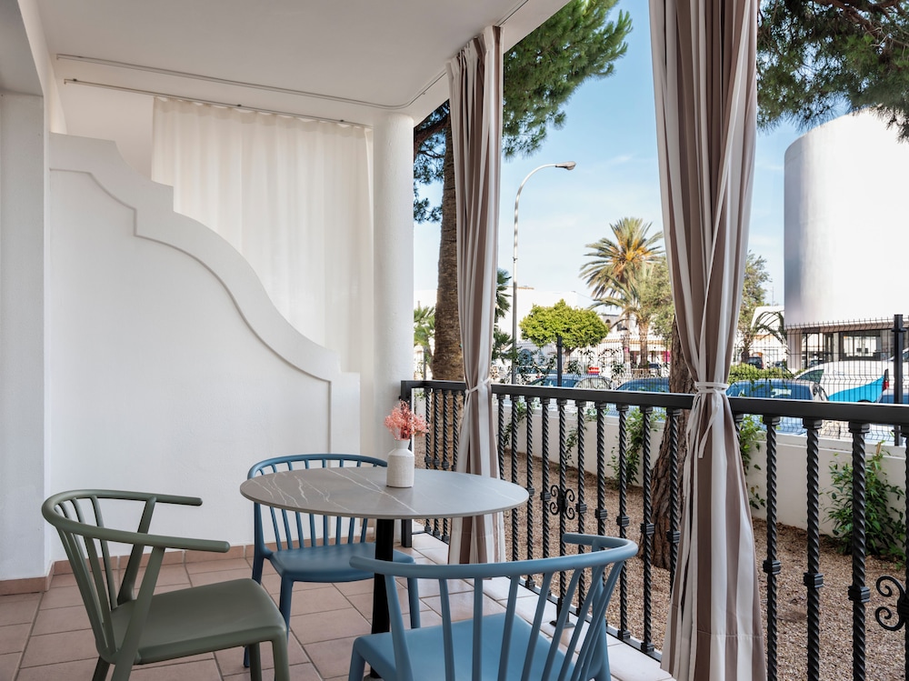 Inturotel Sa Marina — Hotel rooms in Cala d´Or, Balearic Islands