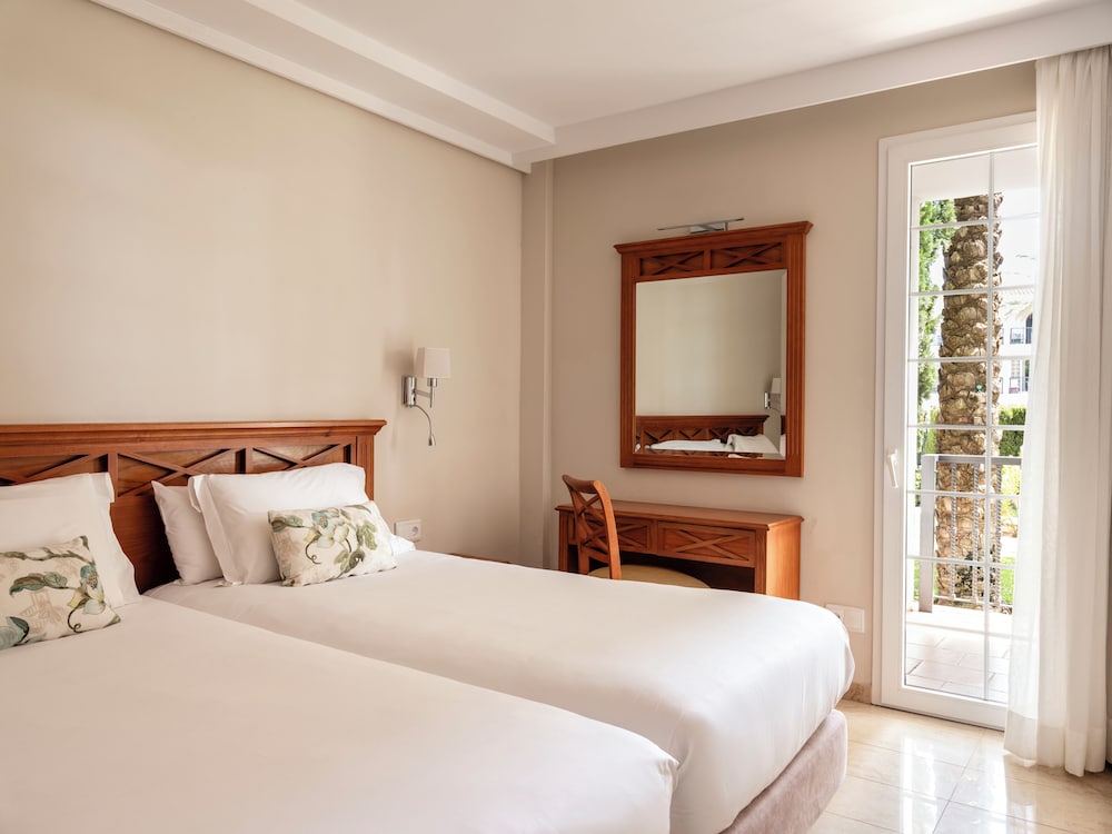 Inturotel Sa Marina — Hotel rooms in Cala d´Or, Balearic Islands