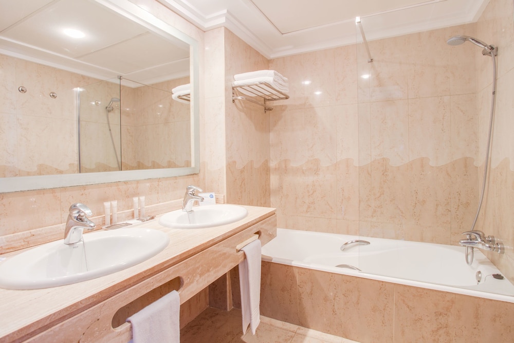 Inturotel Sa Marina — Hotel rooms in Cala d´Or, Balearic Islands
