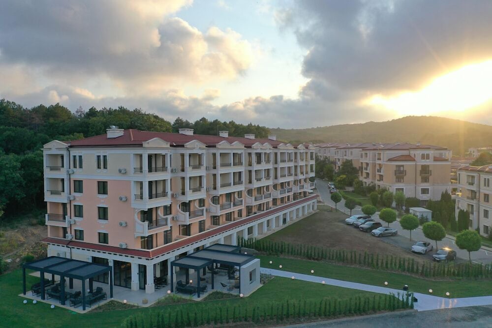 Green Life Antares Sozopol — Hotel building in Sozopol, Burgas Region