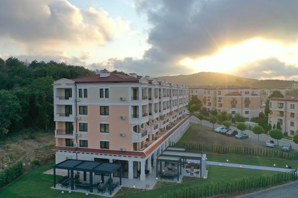 Green Life Antares Sozopol — Hotel building in Sozopol, Burgas Region
