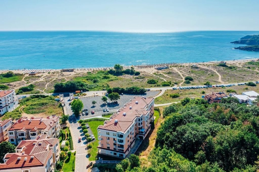 Green Life Antares Sozopol — Hotel building in Sozopol, Burgas Region