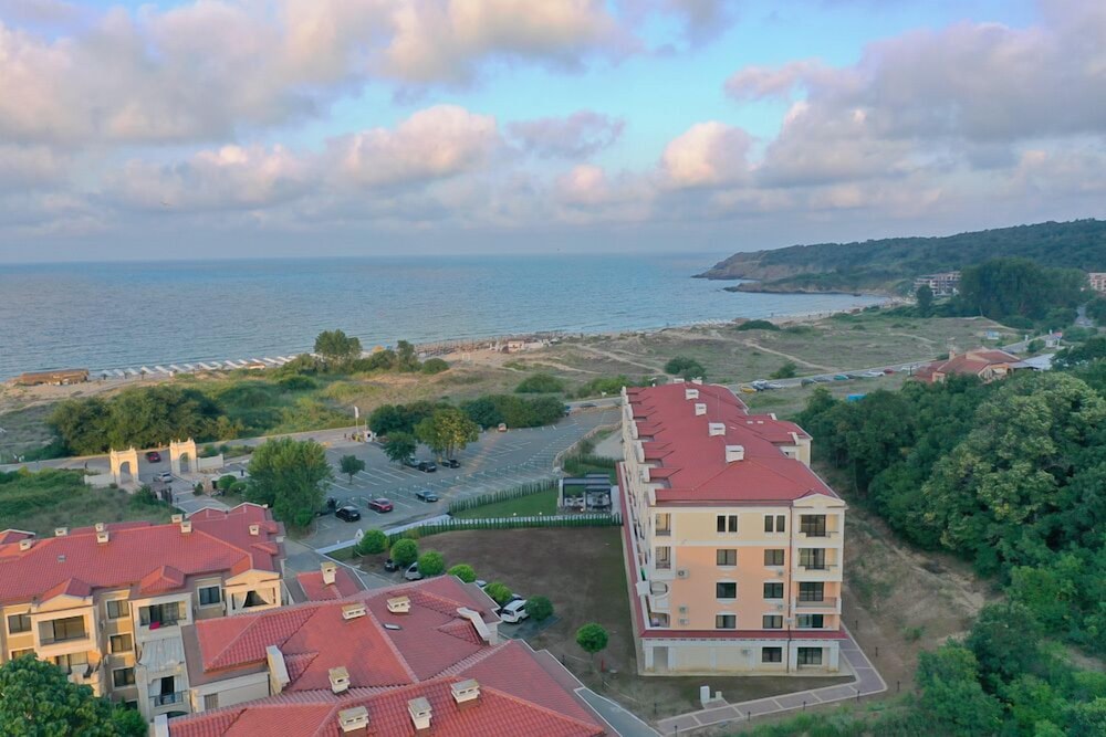 Green Life Antares Sozopol — Hotel building in Sozopol, Burgas Region