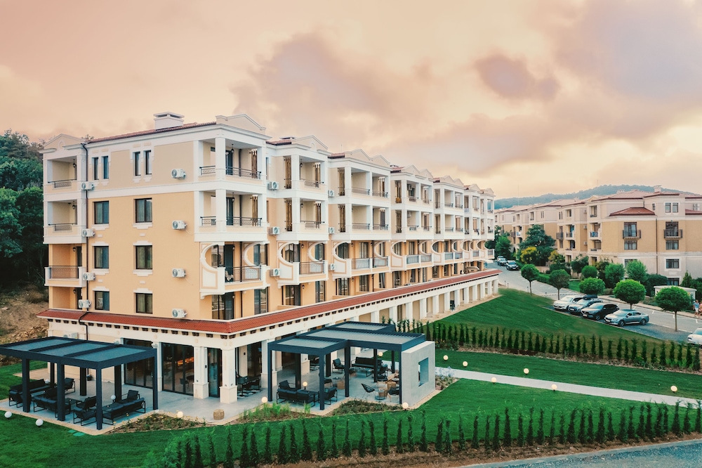 Green Life Antares Sozopol — Hotel building in Sozopol, Burgas Region
