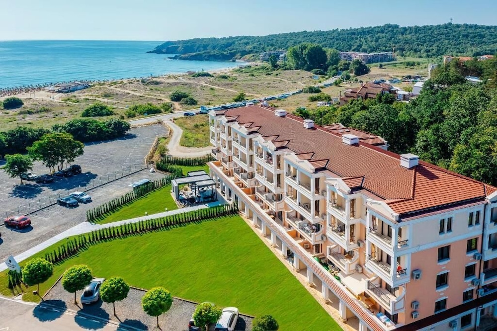 Green Life Antares Sozopol — Hotel building in Sozopol, Burgas Region