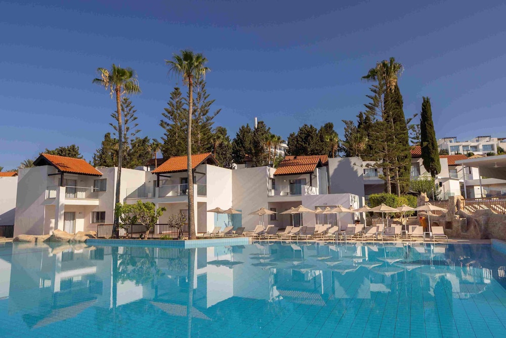 Kapetanios Aqua Resort — Swimming pool in Peyia, Paphos Region