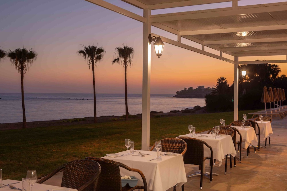 Kapetanios Aqua Resort — Restaurant & bars in Peyia, Paphos Region