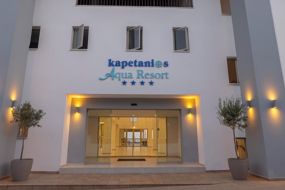 Kapetanios Aqua Resort — Hotel building in Peyia, Paphos Region