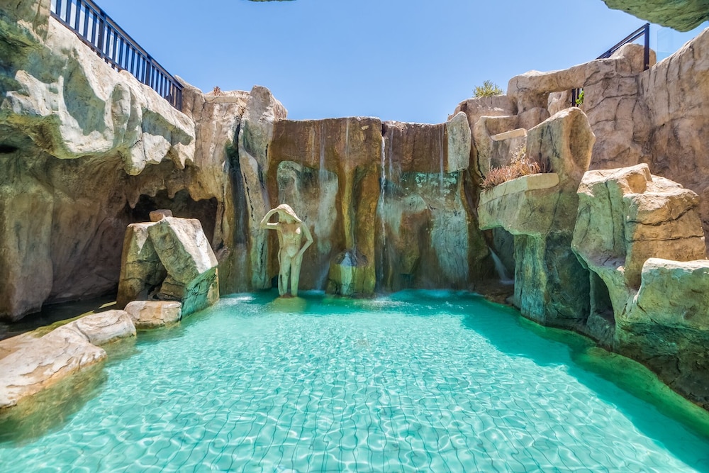 Kapetanios Aqua Resort — Swimming pool in Peyia, Paphos Region