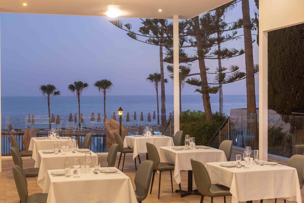 Kapetanios Aqua Resort — Restaurant & bars in Peyia, Paphos Region