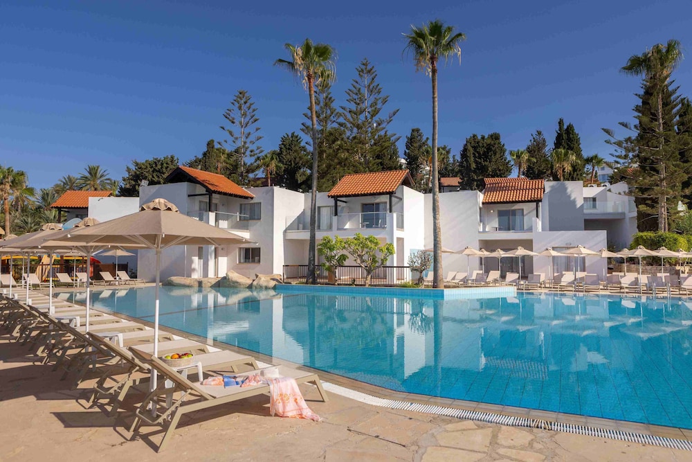 Kapetanios Aqua Resort — Swimming pool in Peyia, Paphos Region