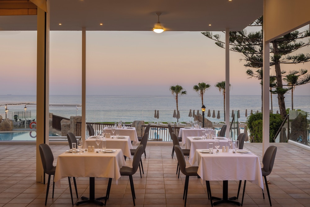 Kapetanios Aqua Resort — Restaurant & bars in Peyia, Paphos Region