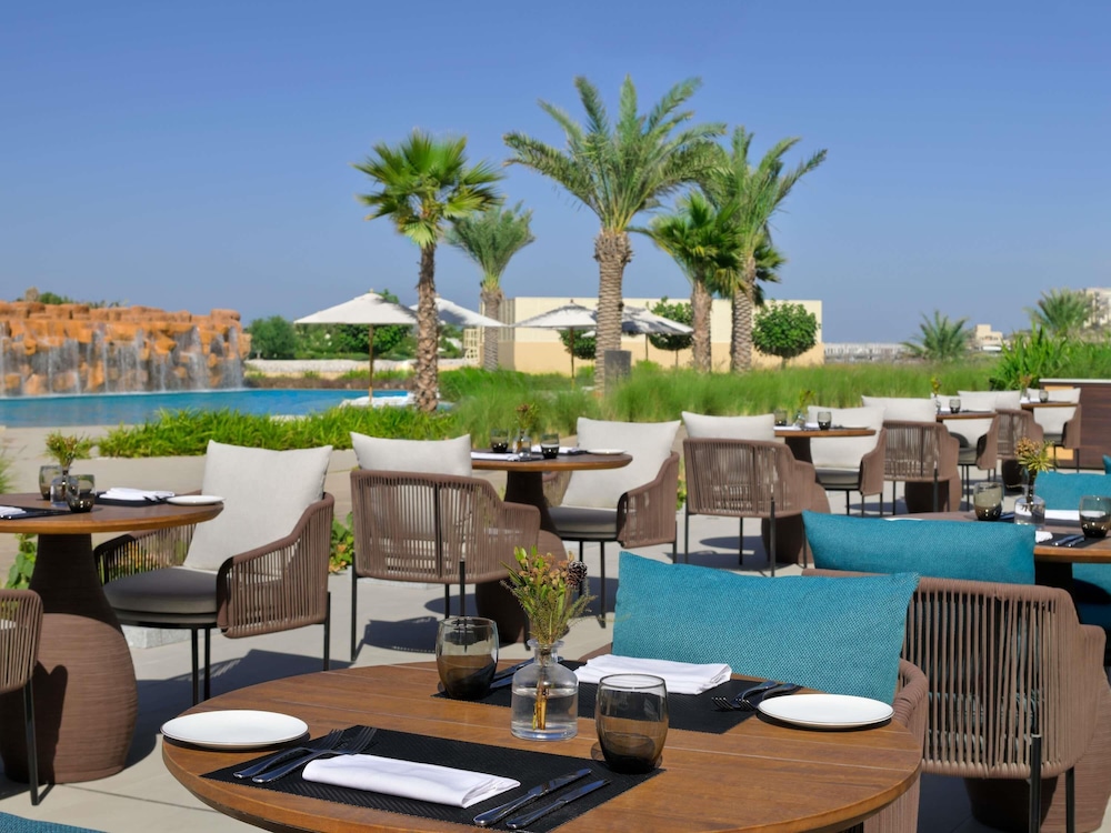 Sofitel Ras Al Khaimah Al Hamra Beach Resort — Restaurant & bars in Ras al Khaimah