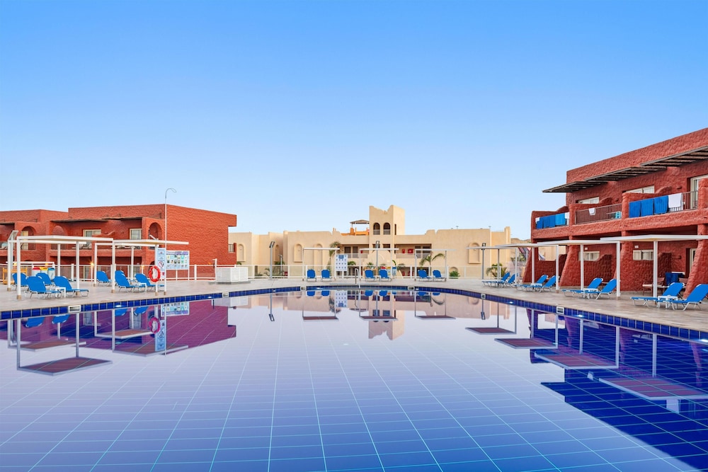 Pickalbatros Vita Resort - Portofino — Swimming pool in Marsa Alam, Red Sea