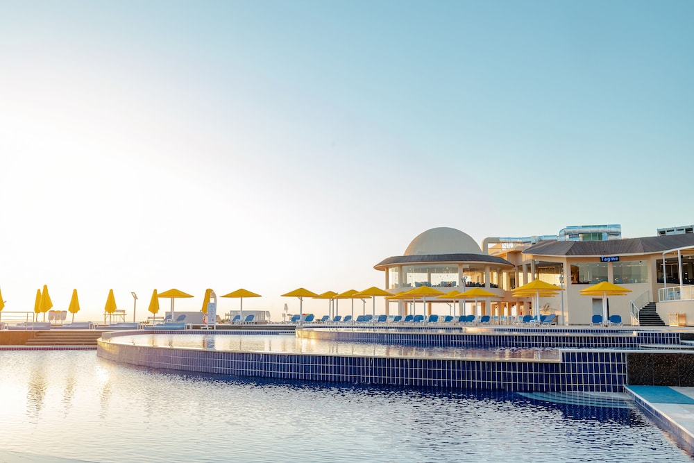 Pickalbatros Vita Resort - Portofino — Swimming pool in Marsa Alam, Red Sea