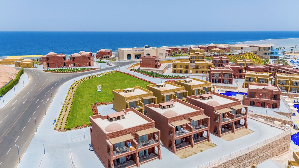 Pickalbatros Vita Resort - Portofino — Hotel building in Marsa Alam, Red Sea