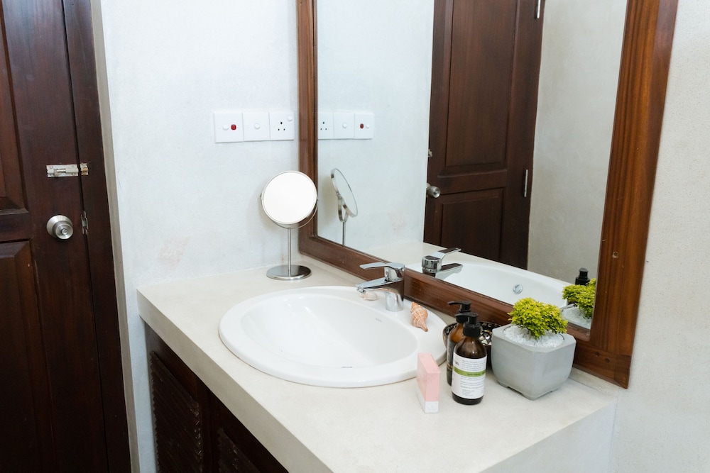 Surf Station — Hotel rooms in Ahangama, Southern Province