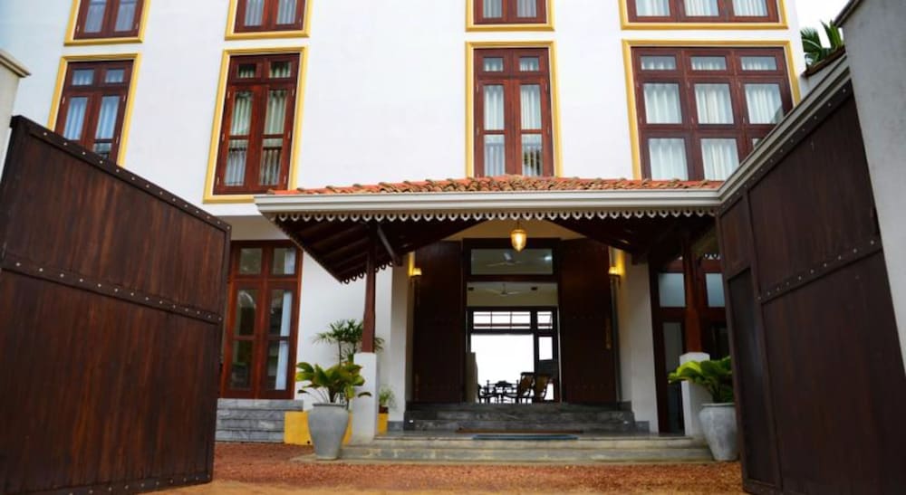 Surf Station — Hotel building in Ahangama, Southern Province