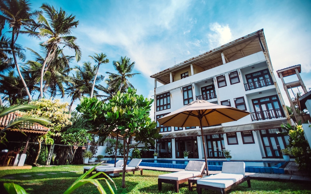 Surf Station — Hotel building in Ahangama, Southern Province