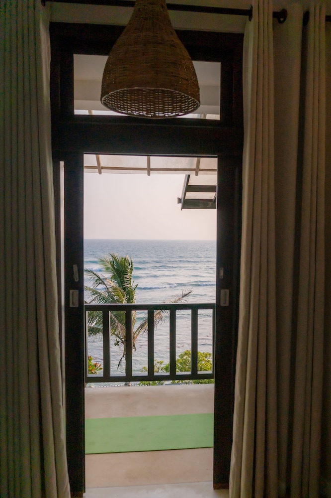 Surf Station — Hotel rooms in Ahangama, Southern Province