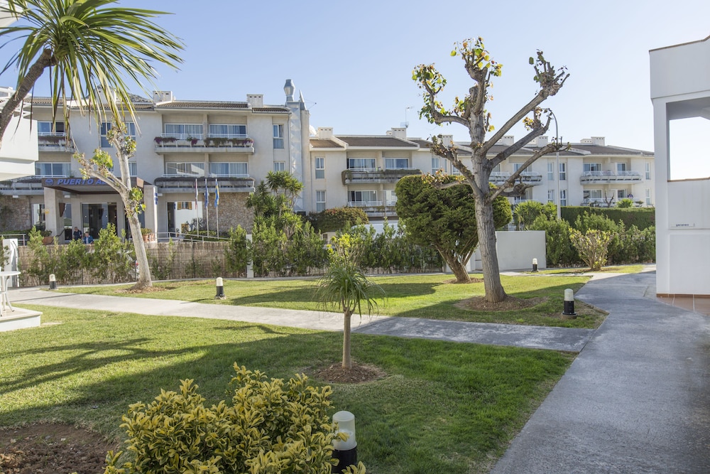 Aparthotel Flora — Hotel building in Puerto Pollensa, Balearic Islands
