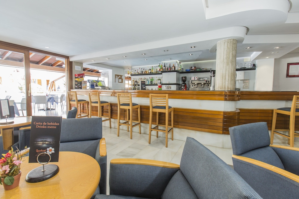 Aparthotel Flora — Restaurant & bars in Puerto Pollensa, Balearic Islands
